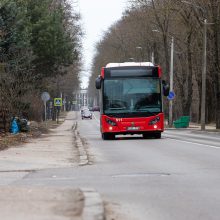 Vydūno alėja dūsta nuo automobilių: per triukšmą ir dūmus negalima net langų atsidaryti