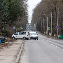 Vydūno alėja dūsta nuo automobilių: per triukšmą ir dūmus negalima net langų atsidaryti