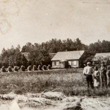 Kerštas: Arkauskų sodybos pastatus sudegino NKVD.