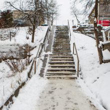 Iš žiemos spąstų gelbėjami tik vairuotojai, o pėstieji, žinokitės patys? 