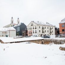 Dėl atkastų rūsių skilinėja viešbučio sienos?