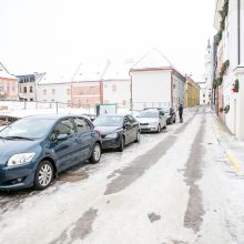 Dėl atkastų rūsių skilinėja viešbučio sienos?