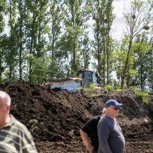 Rokų gyventojai pikti: tiesdami „Rail Baltica“ vėžę darbininkai paliko netvarką
