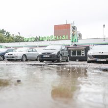 Piktinasi: savivaldybė niekaip nesutvarko aikštelės