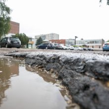 Piktinasi: savivaldybė niekaip nesutvarko aikštelės