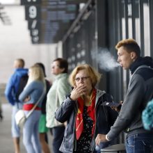 Širsta ant rūkalių Kauno autobusų stotyje: ar čia jokios taisyklės negalioja?