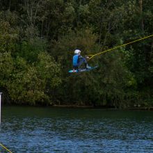 Po pamokų dešimtmetis kaunietis kuprinę keičia į vandenlentę