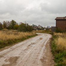 Aleksotiškių keliones į namus kartina duobės: situacija kasdien prastėja