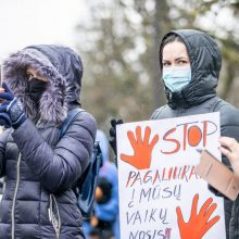 Tėvai protestuoja prieš vaikų testavimą: „Mokykla – ne laboratorija“