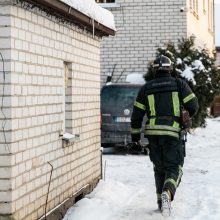 Kaune – gaisrų bumas: ugniagesiai gesino liepsnojantį rūsį