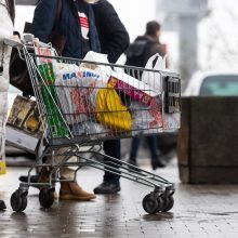 Sekmadieniais ir švenčių dienomis siūloma uždaryti didžiuosius prekybos tinklus