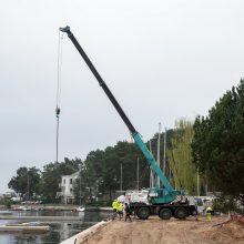 Iš Kauno marių dugno ištraukta nuskendusi jachta: narai toliau žvalgys atnaujinamą uostą