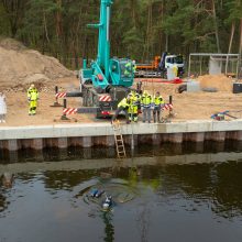 Iš Kauno marių dugno ištraukta nuskendusi jachta: narai toliau žvalgys atnaujinamą uostą