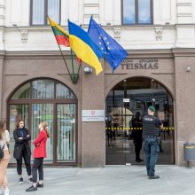 Provokatorius pergudrautas, o Ukrainos vėliava – vėl ant teismo pastato
