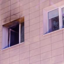 Prie „Molo“ liepsnojo butas: išgelbėta savininkė, evakuota dešimt žmonių 