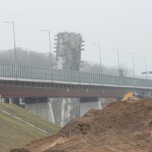 Kleboniškio tilto griūtis: baiminamasi, kad gali dar lūžti, koreguojamos eismo schemos