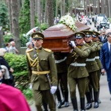 Kaune amžinojo poilsio atgulė A. Adamkienė: ji dovana nuo Dievo mums