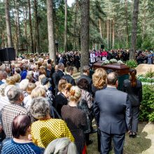 Kaune amžinojo poilsio atgulė A. Adamkienė: ji dovana nuo Dievo mums