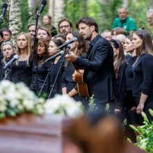 Kaune amžinojo poilsio atgulė A. Adamkienė: ji dovana nuo Dievo mums