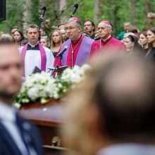 Kaune amžinojo poilsio atgulė A. Adamkienė: ji dovana nuo Dievo mums