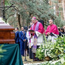 Kaune amžinojo poilsio atgulė A. Adamkienė: ji dovana nuo Dievo mums