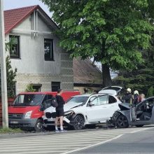 Šilainiuose – stipri avarija, bet per stebuklą niekas nenukentėjo