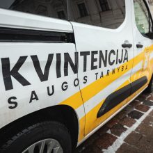 Sukrėsti kauniečiai po eglės padegimo: ką veikė apsaugininkai!?