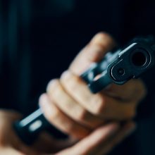 Vyrų konfliktas Joniškyje galėjo baigtis tragedija: vienas šovė iš dujinio revolverio