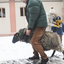 Asiliukas Valentinas ir avytės Bernardinuose gyvens iki Trijų Karalių