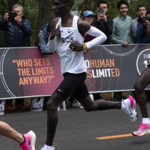 Naujos žmogaus galimybių ribos – bėgikas maratoną įveikė greičiau nei per 2 val.