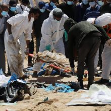 Gazos Ruožo pareigūnai sako aptikę 50 žmonių palaikus, palaidotus ligoninės teritorijoje