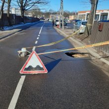 Dėl pavojaus vairuotojams uždaryta viena Kauno gatvė