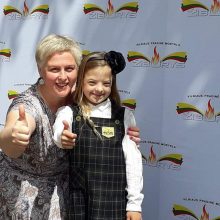 Patenkinta: Vilniaus „Žiburio“ pradinėje mokyklą Rugilė sėkmingai lanko iki šiol ir džiaugiasi mokytoja Edita.