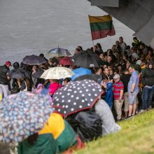 Neries krantinėse Vilniuje – tūkstančiai vėliavų ir „Tautiška giesmė“