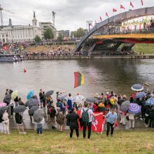 Neries krantinėse Vilniuje – tūkstančiai vėliavų ir „Tautiška giesmė“