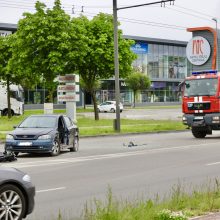 Smarki avarija Pramonės prospekte: automobiliai – suknežinti, sužalota moteris