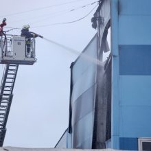Garliavoje – didelis gaisras: užsiliepsnojo įmonė „Baltijos polistirenas“