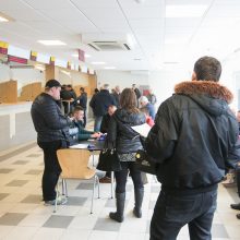 „Regitroje“ dar velkasi pandemijos šešėlis: eilėse gali tekti laukti ir du mėnesius