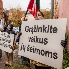 Skandalingoje vaikų paėmimo istorijoje – netikėtas posūkis: tėvui pareikšti įtarimai