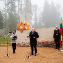 Vandžiogaloje atidarytas memorialas holokausto aukoms