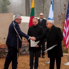 Vandžiogaloje atidarytas memorialas holokausto aukoms