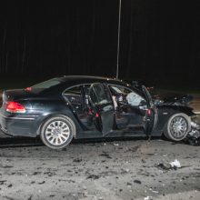 Kaune avariją sukėlė smarkiai apgirtęs BMW vairuotojas