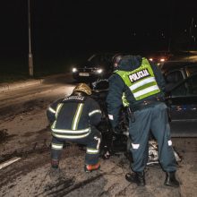 Kaune avariją sukėlė smarkiai apgirtęs BMW vairuotojas