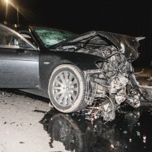 Kaune avariją sukėlė smarkiai apgirtęs BMW vairuotojas