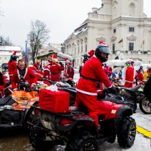 Kalėdų Seneliai į Rotušės aikštę sulėkė keturračiais