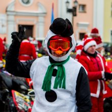 Kalėdų Seneliai į Rotušės aikštę sulėkė keturračiais