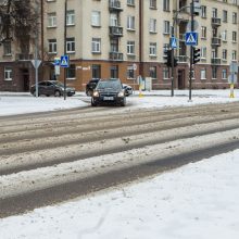 Sniegas Kaune pridarė problemų: kelininkai aplenkė net pagrindines gatves?