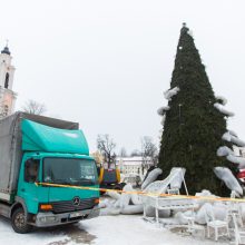 Kaunas atsisveikina su Kalėdų egle: kur dės plastikinius šiaudelius?