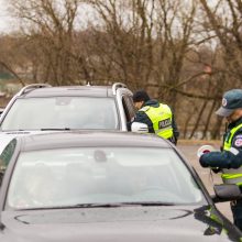 Per reidą įkliuvę kelių gaideliai – ir girti, ir neprisisegę saugos diržais