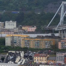 Italijoje sugriuvus greitkelio viadukui žuvo mažiausiai 30 žmonių